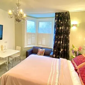 Modern And Cosy Flat Londres