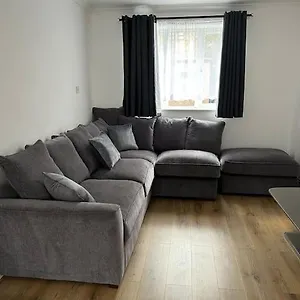 A Luxurious 3 Bed-terrance House London