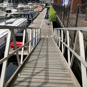 Entire Boat At St Katherine Docks 2 Available Select Using Options Londres